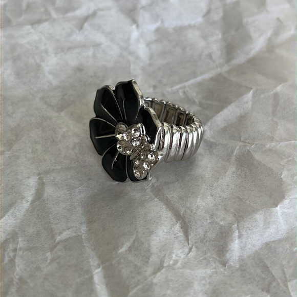 Guess Flower Ring - Picture 3 of 5